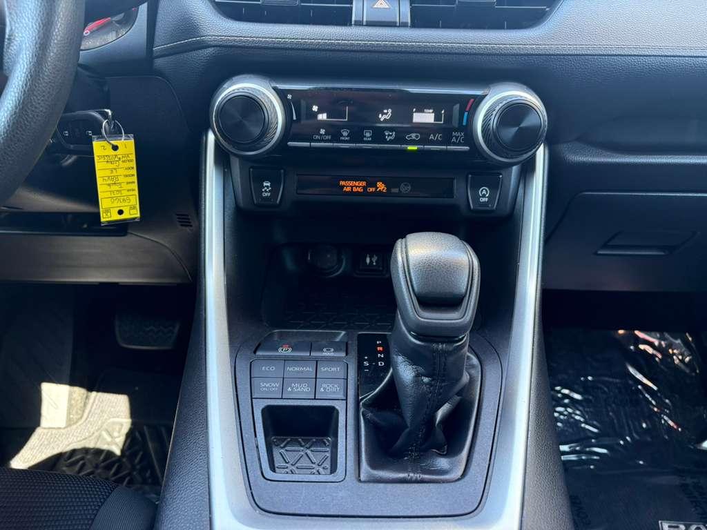 Toyota RAV4 LE AWD 2019