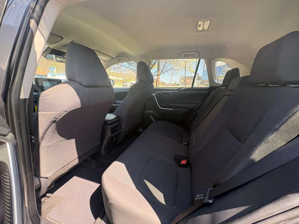 Toyota RAV4 LE AWD 2019