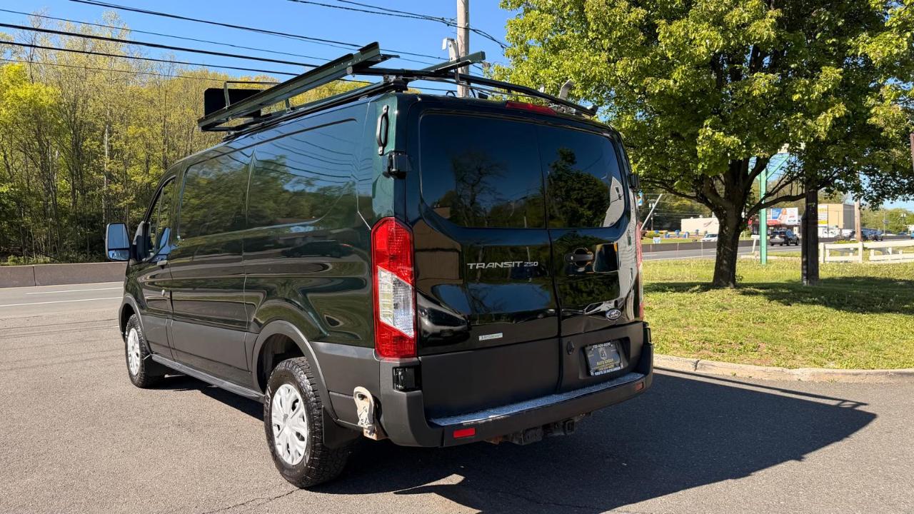 Ford Transit 250 Van Low Roof w/Sliding Pass. 130-in. WB 2021