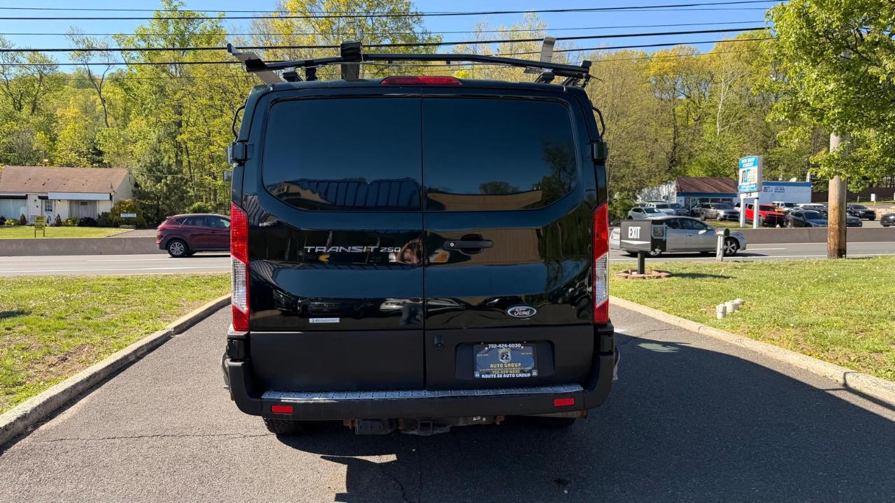 Ford Transit 250 Van Low Roof w/Sliding Pass. 130-in. WB 2021