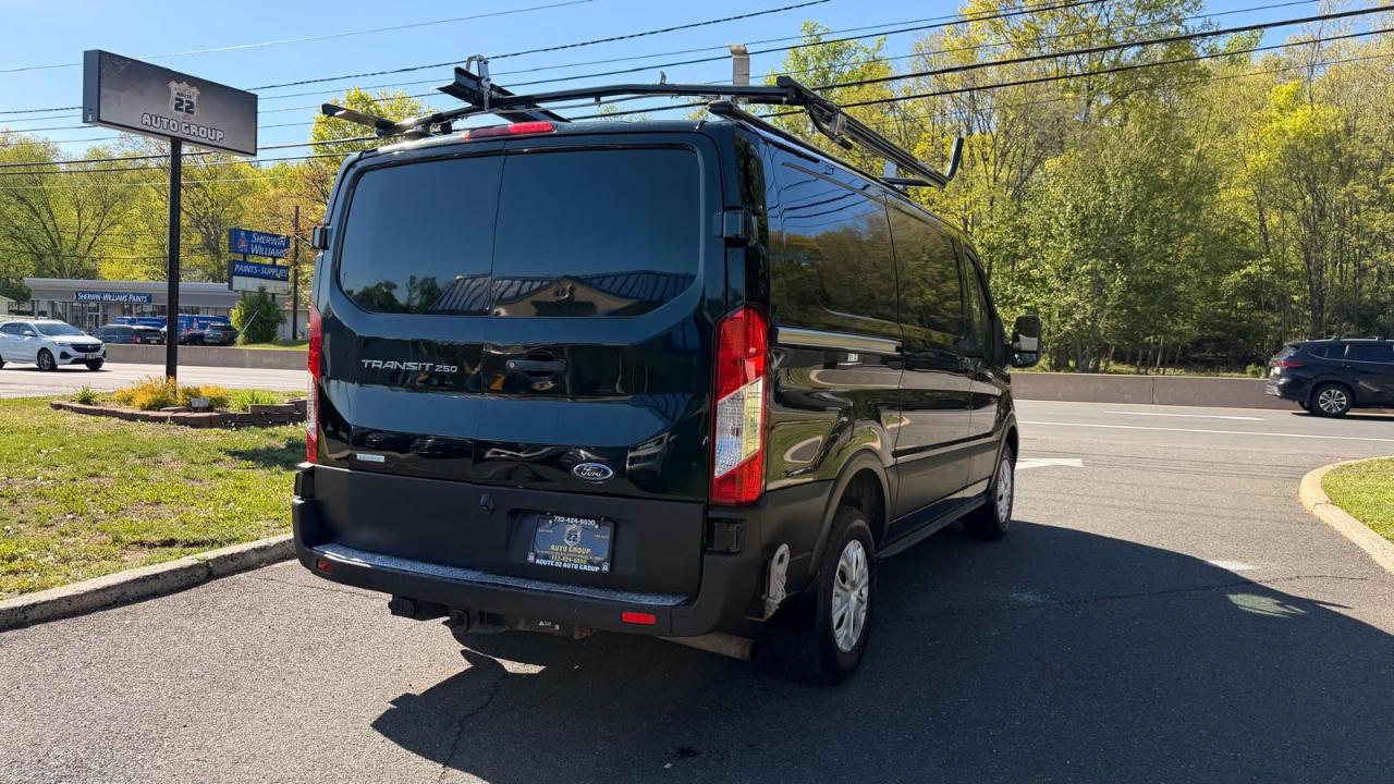Ford Transit 250 Van Low Roof w/Sliding Pass. 130-in. WB 2021