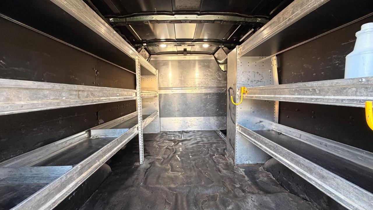 Ford Transit 250 Van Low Roof w/Sliding Pass. 130-in. WB 2021