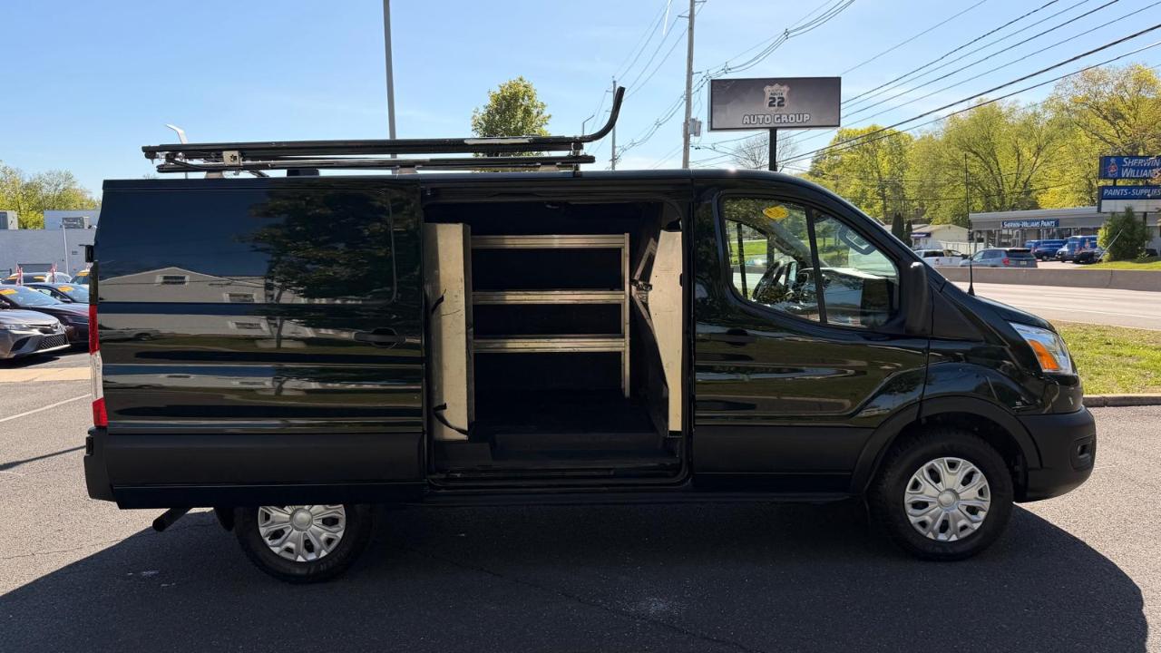 Ford Transit 250 Van Low Roof w/Sliding Pass. 130-in. WB 2021