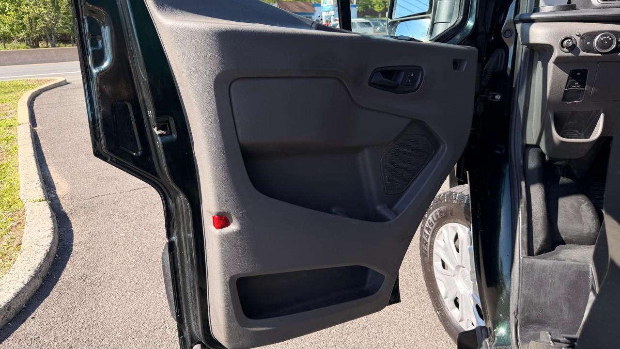 Ford Transit 250 Van Low Roof w/Sliding Pass. 130-in. WB 2021