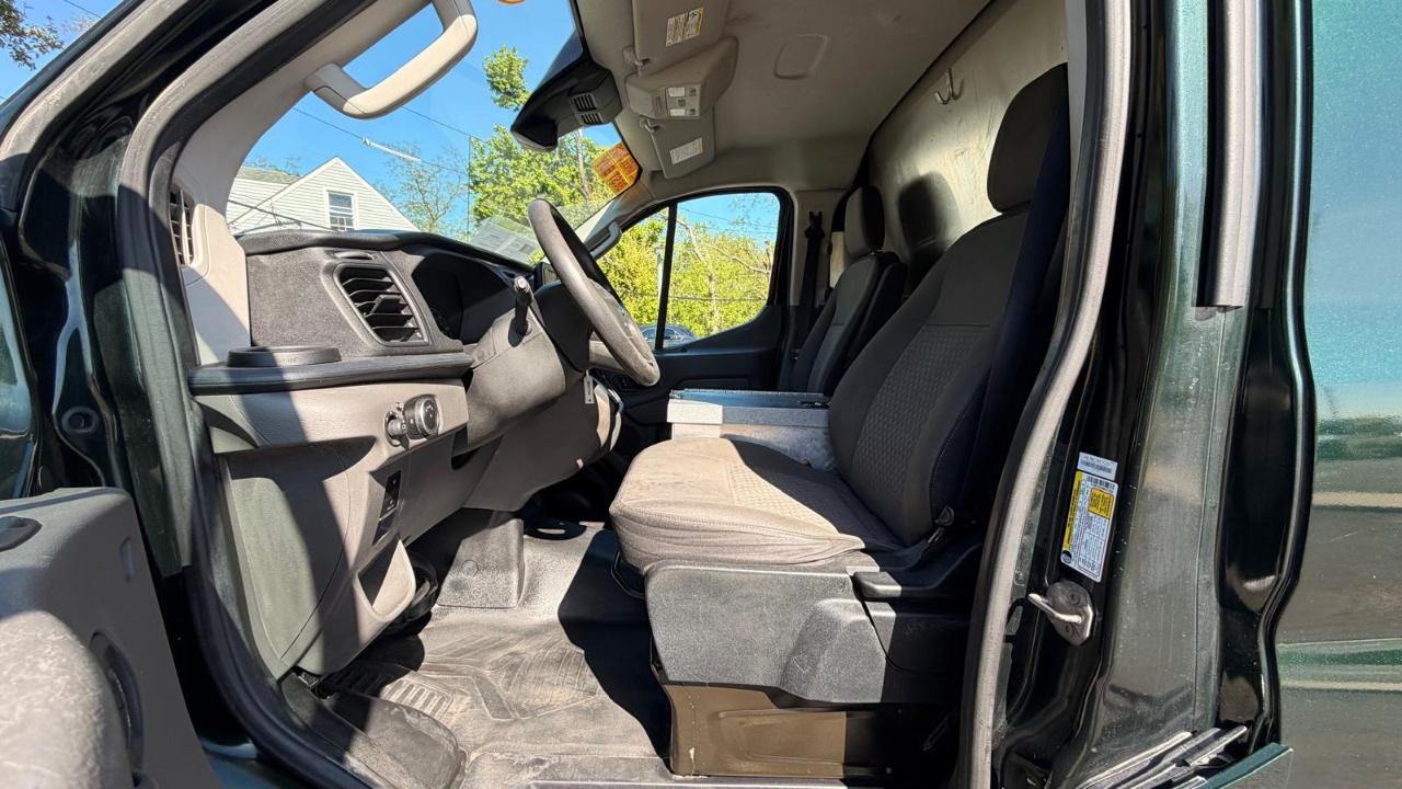 Ford Transit 250 Van Low Roof w/Sliding Pass. 130-in. WB 2021