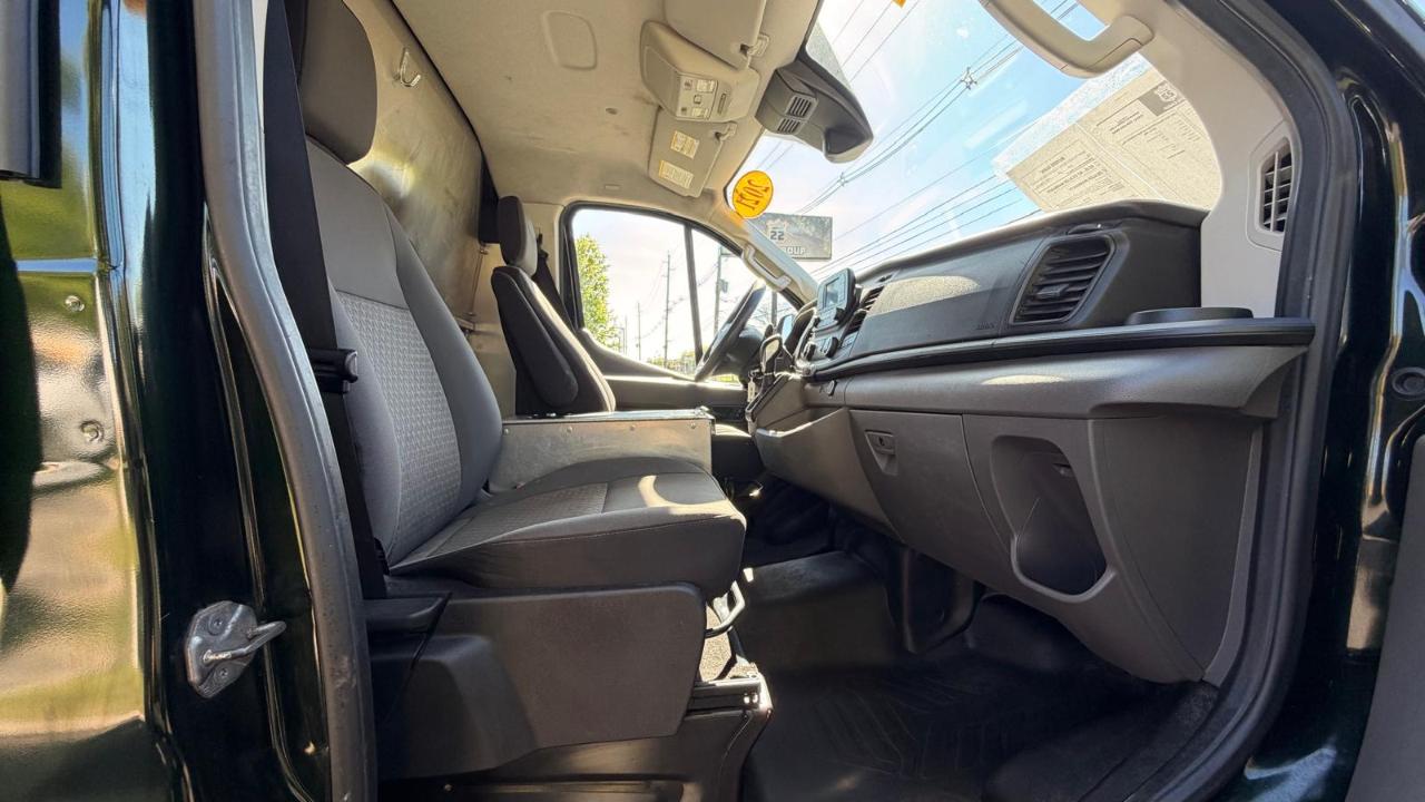 Ford Transit 250 Van Low Roof w/Sliding Pass. 130-in. WB 2021