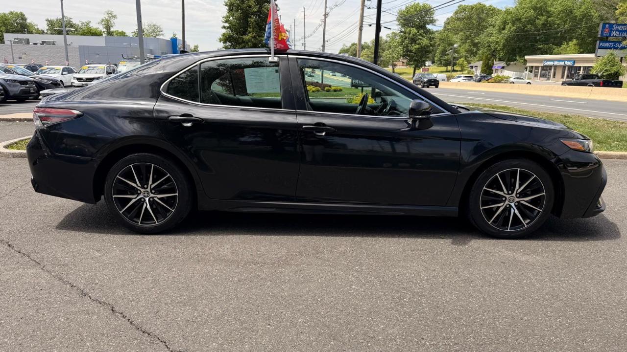Toyota Camry SE 2023