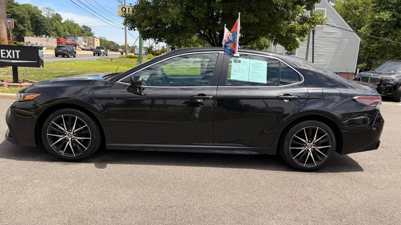 Toyota Camry SE 2023