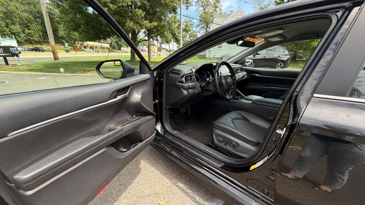 Toyota Camry SE 2023