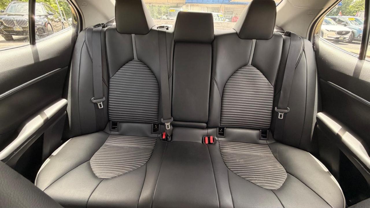 Toyota Camry SE 2023