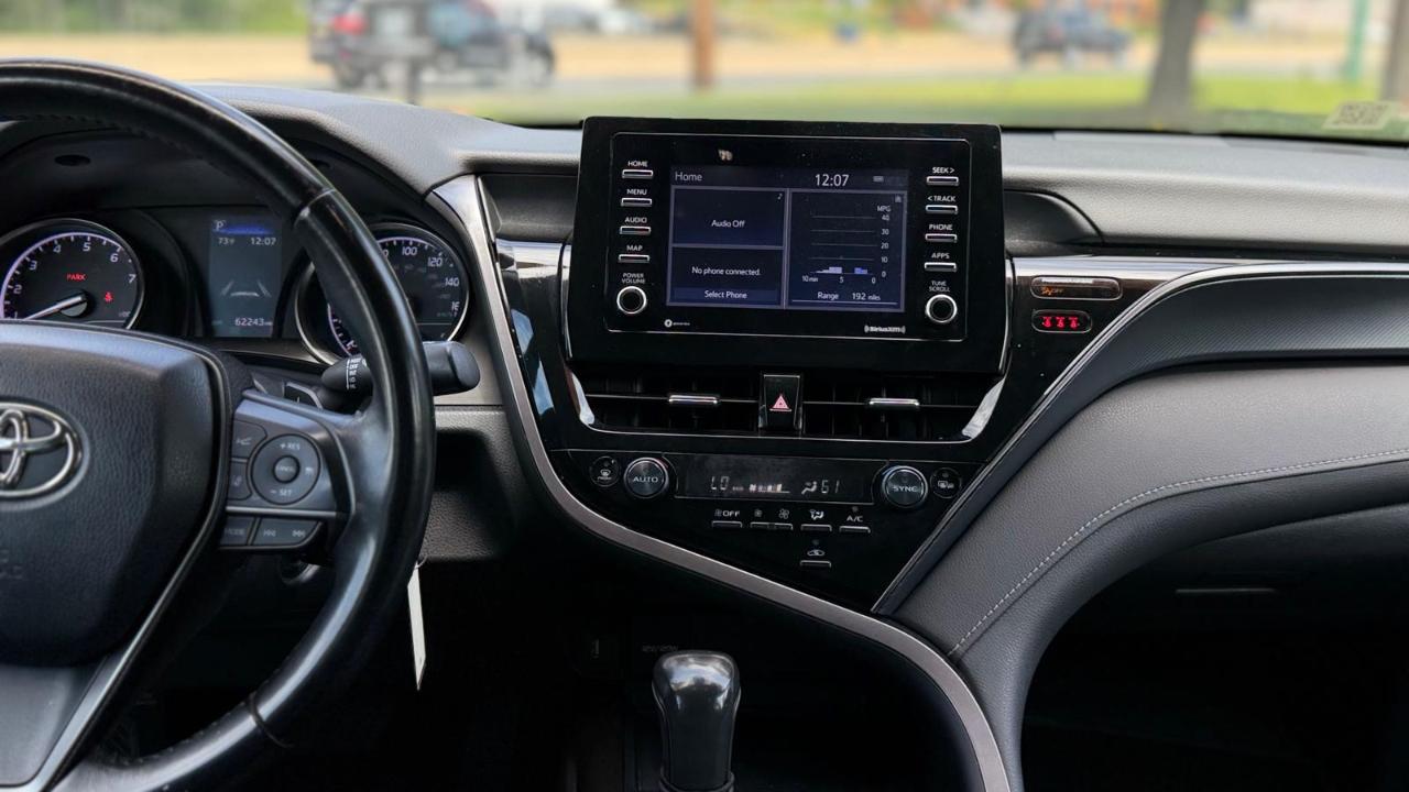 Toyota Camry SE 2023