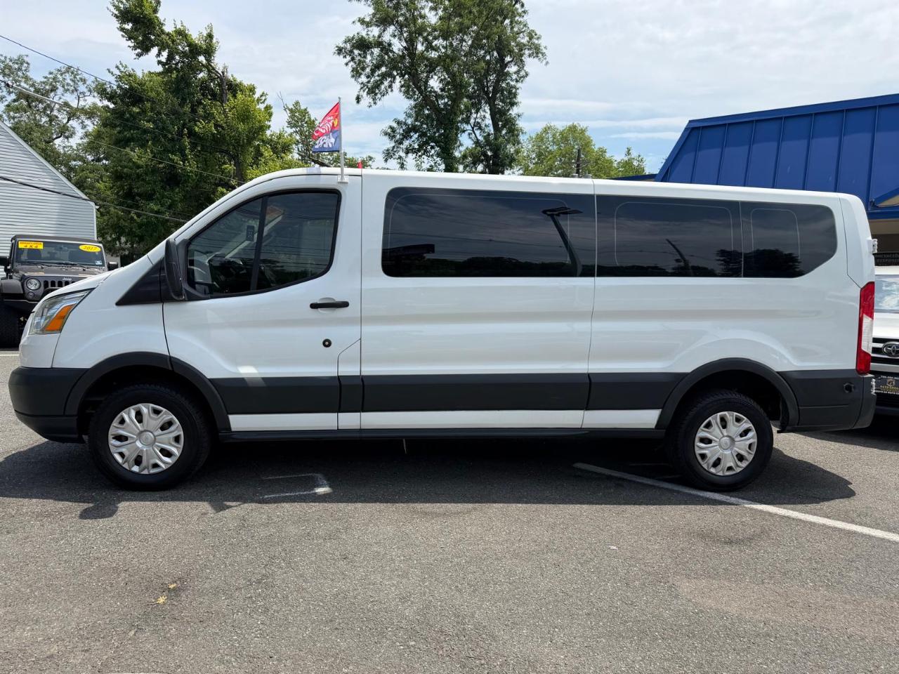 Ford Transit 350 Wagon Low Roof XLT 60/40 Pass. 148-in. WB 2017
