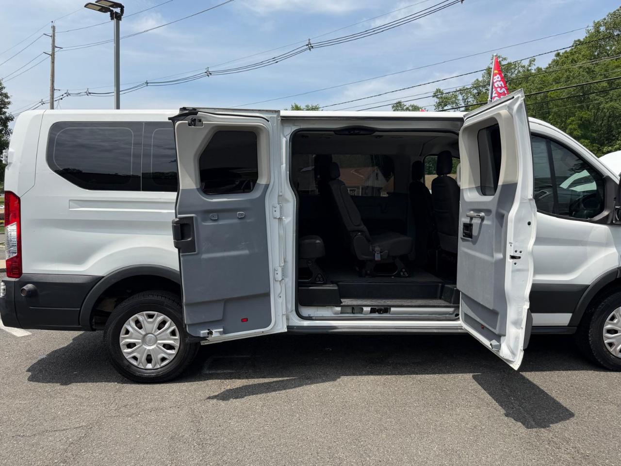 Ford Transit 350 Wagon Low Roof XLT 60/40 Pass. 148-in. WB 2017