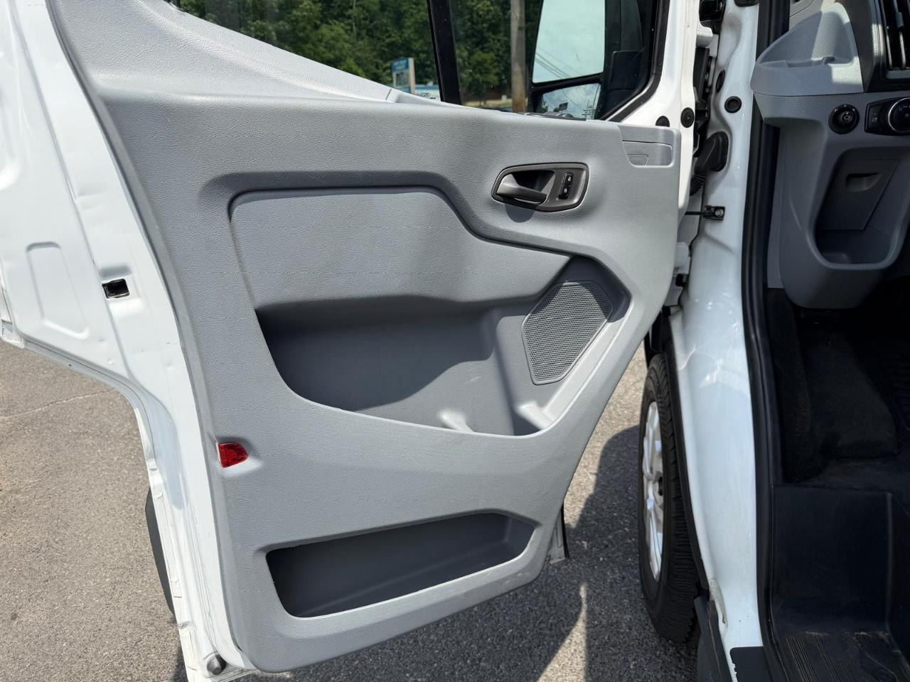 Ford Transit 350 Wagon Low Roof XLT 60/40 Pass. 148-in. WB 2017