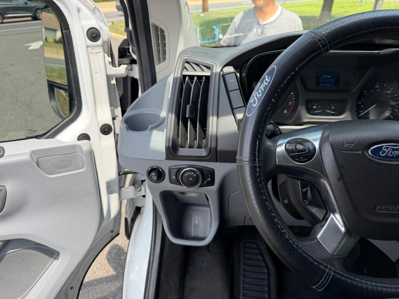 Ford Transit 350 Wagon Low Roof XLT 60/40 Pass. 148-in. WB 2017