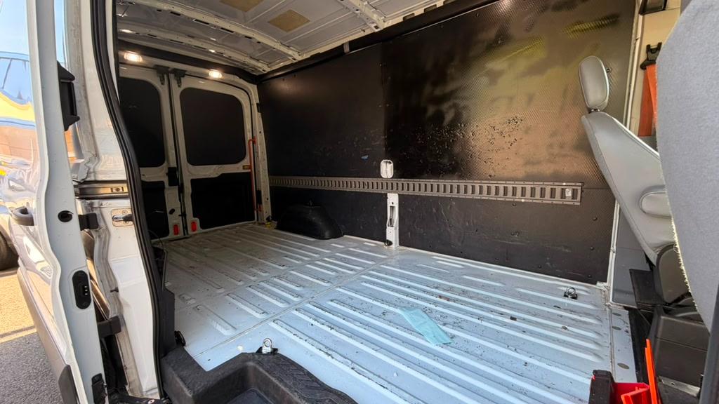Ford Transit 150 Van Med. Roof w/Sliding Pass. 148-in. WB 2018
