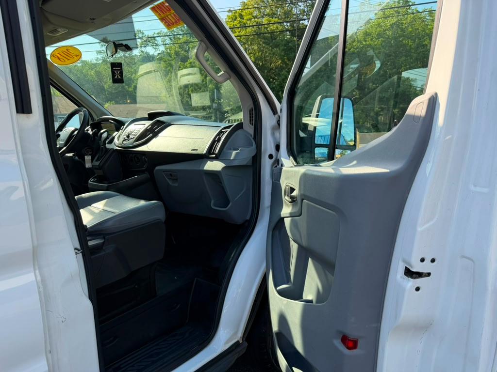 Ford Transit 150 Van Med. Roof w/Sliding Pass. 148-in. WB 2018
