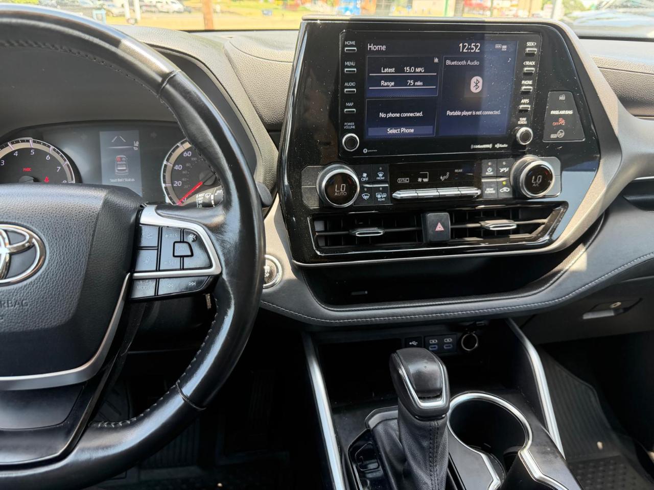 Toyota Highlander LE AWD V6 2022