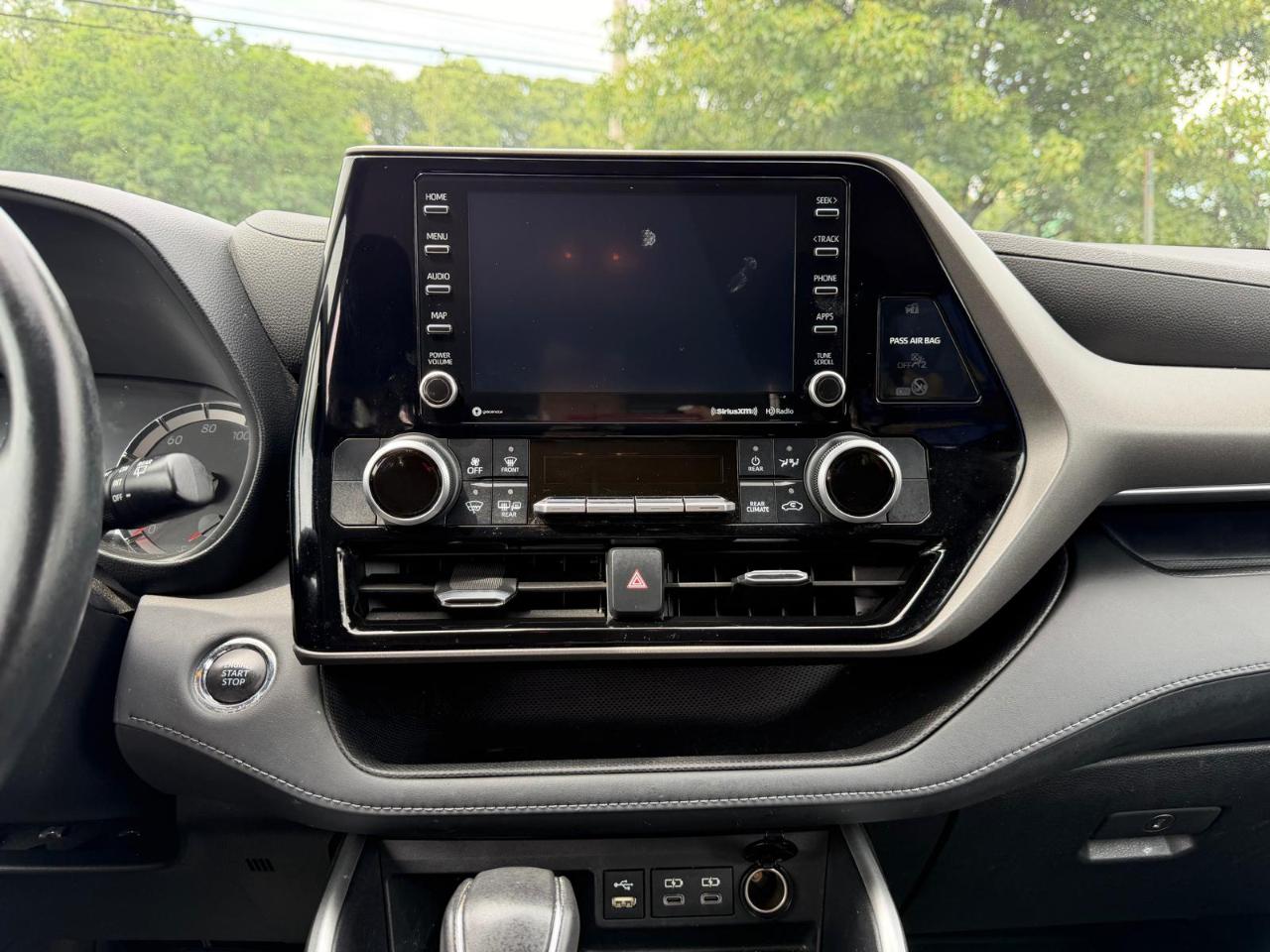 Toyota Highlander LE AWD V6 2022