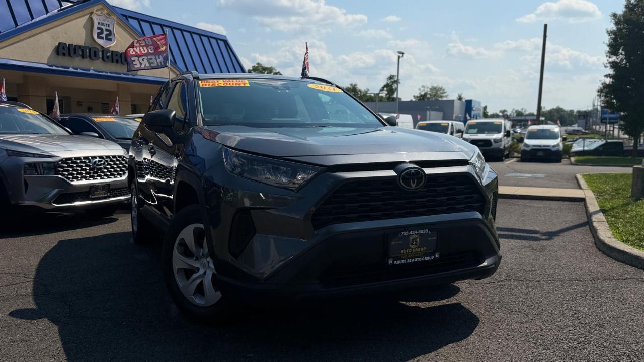 Toyota RAV4 LE AWD 2021