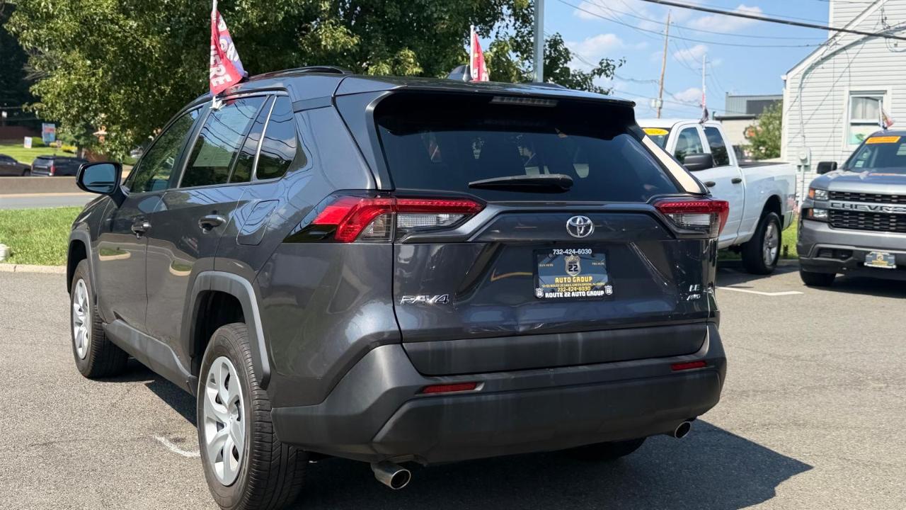 Toyota RAV4 LE AWD 2021