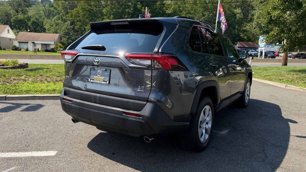 Toyota RAV4 LE AWD 2021
