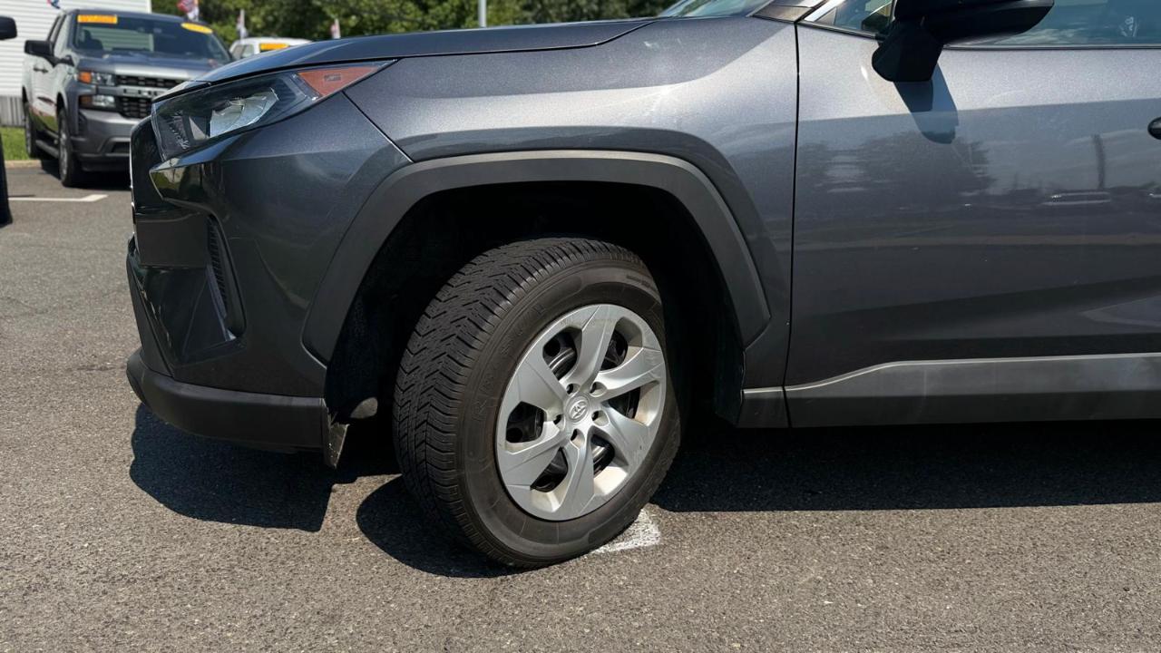 Toyota RAV4 LE AWD 2021