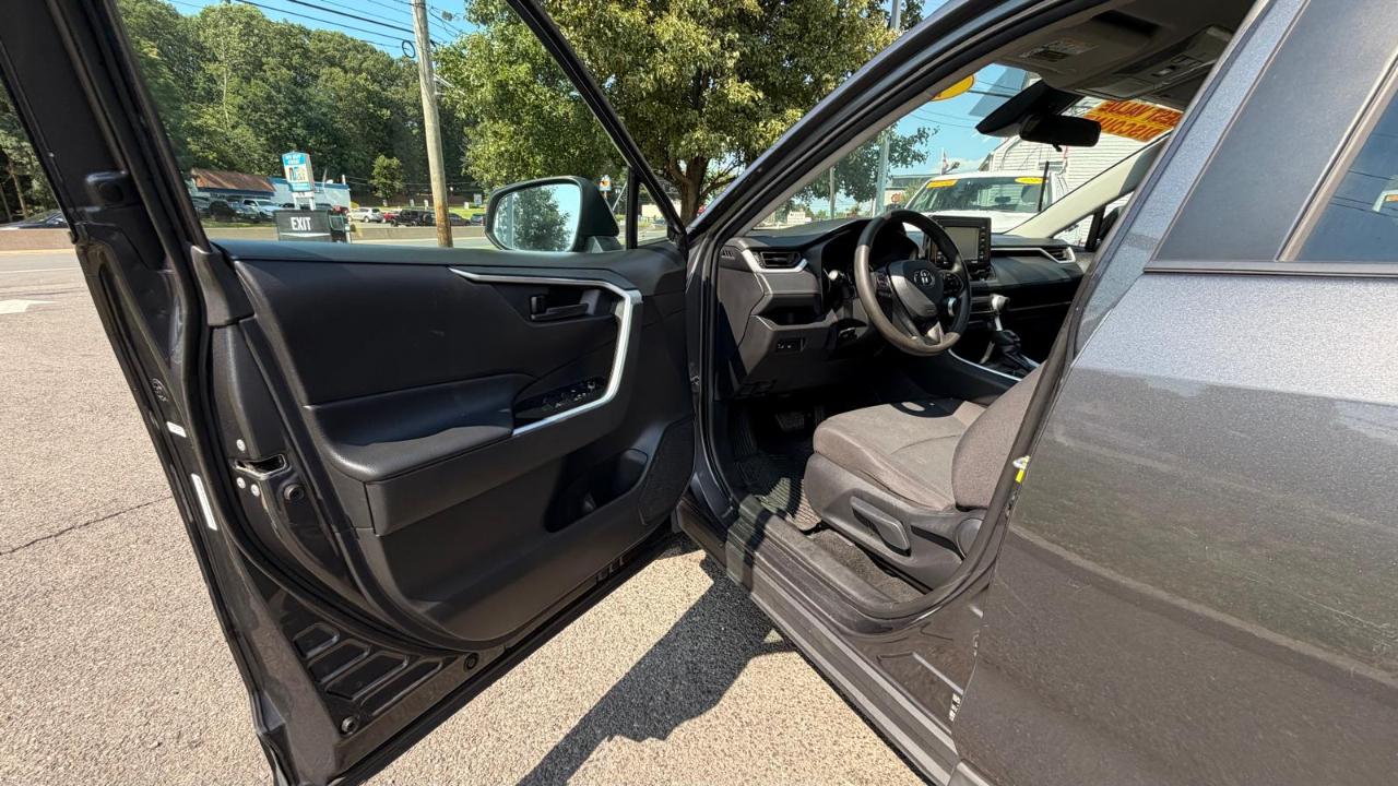 Toyota RAV4 LE AWD 2021