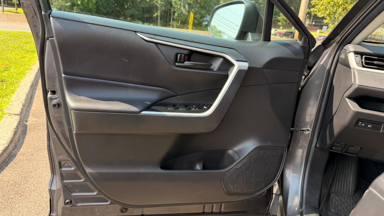 Toyota RAV4 LE AWD 2021