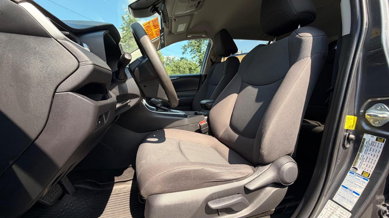 Toyota RAV4 LE AWD 2021