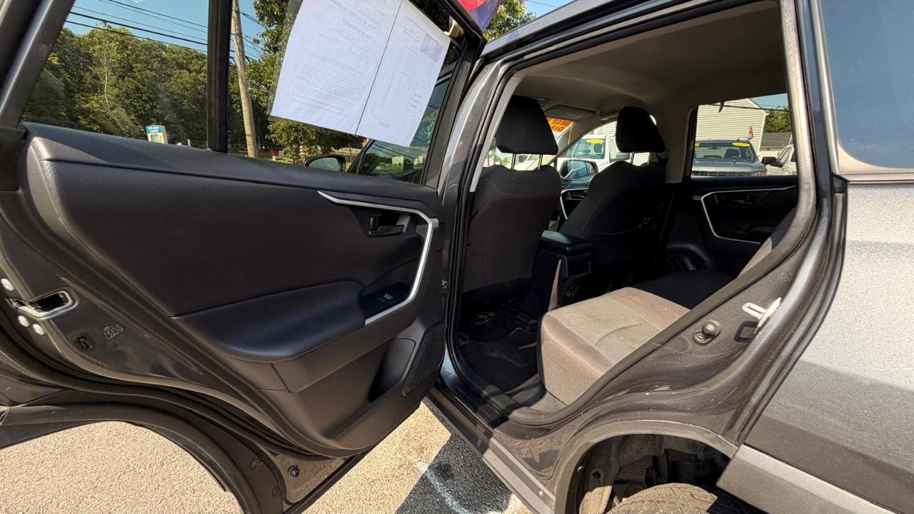 Toyota RAV4 LE AWD 2021