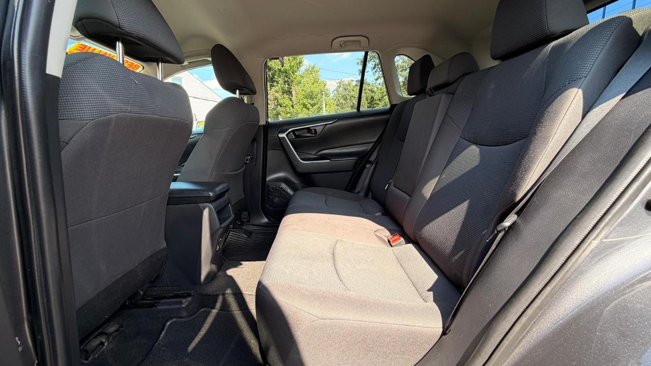 Toyota RAV4 LE AWD 2021