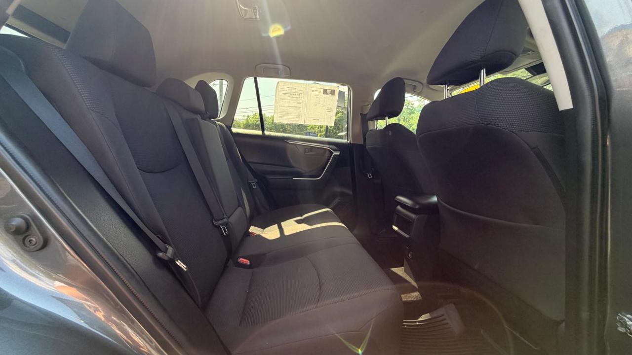 Toyota RAV4 LE AWD 2021