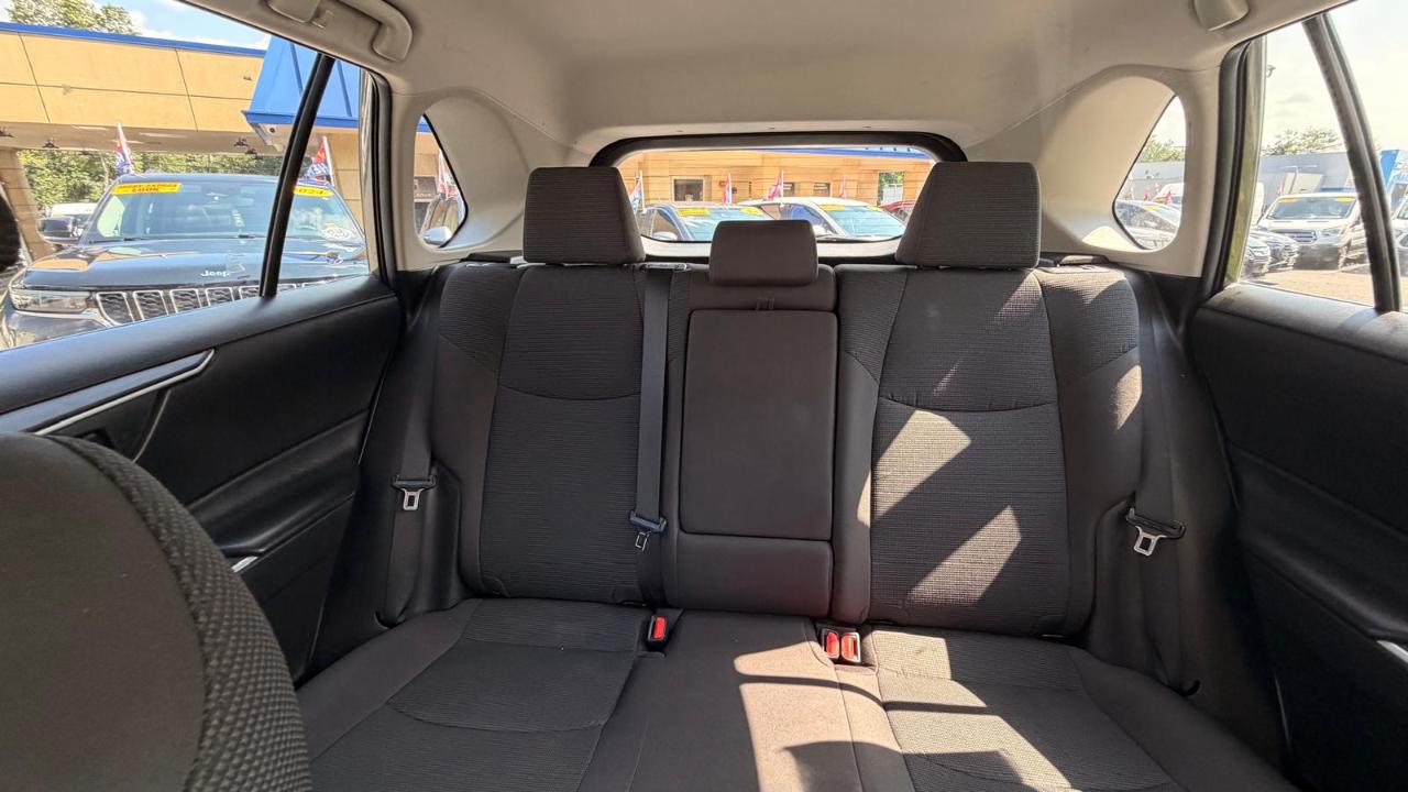 Toyota RAV4 LE AWD 2021