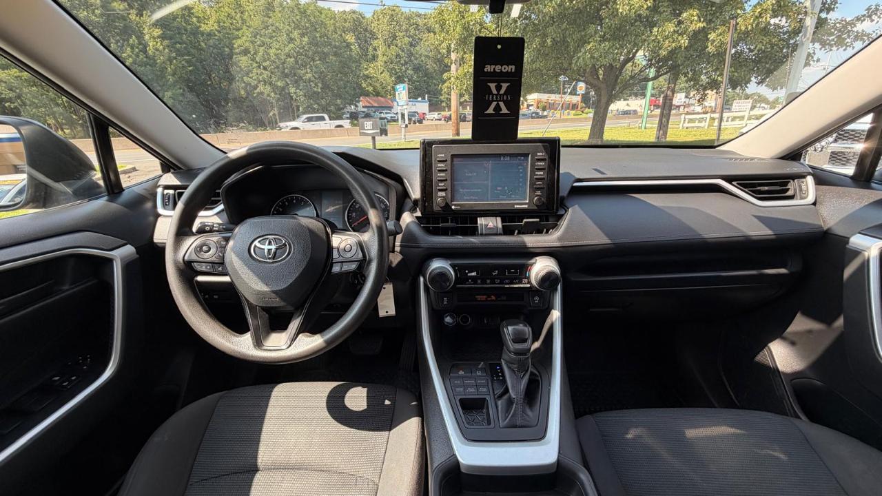Toyota RAV4 LE AWD 2021