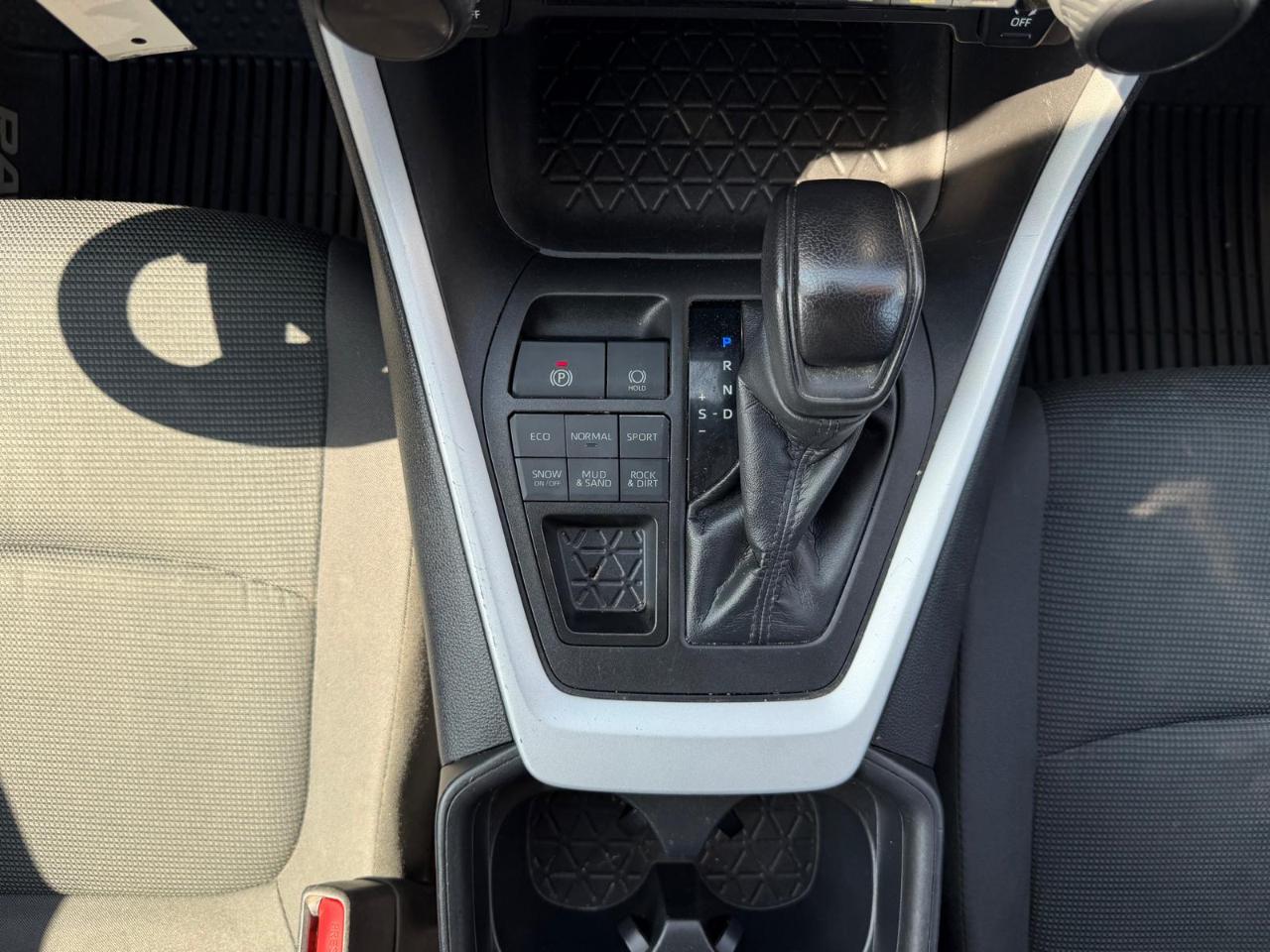 Toyota RAV4 LE AWD 2021