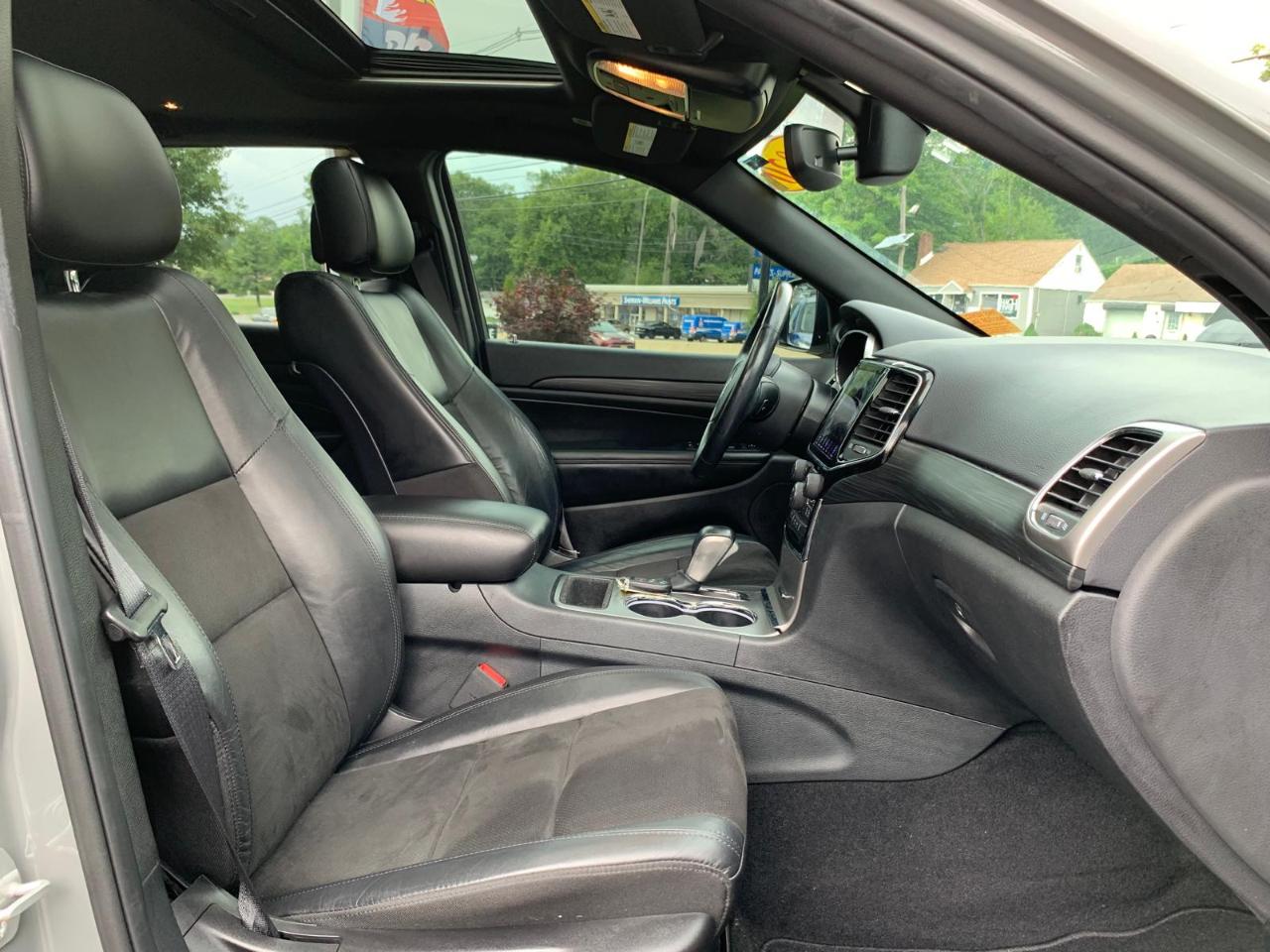 Jeep Grand Cherokee Laredo 4WD 2020