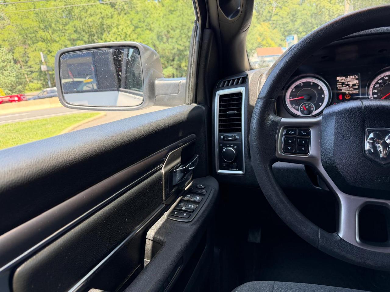 RAM 1500 SLT Quad Cab 4WD 2021