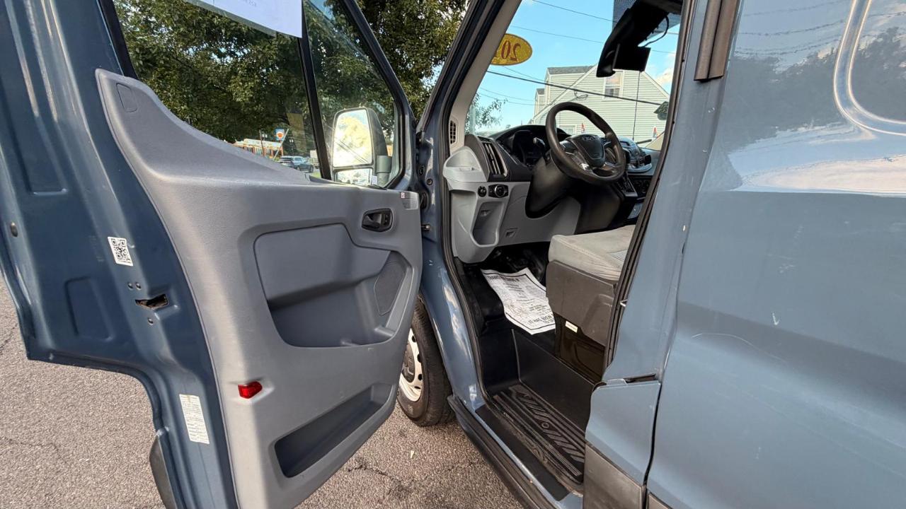 Ford Transit 250 Van High Roof w/Sliding Pass. 148-in. WB EL 2019