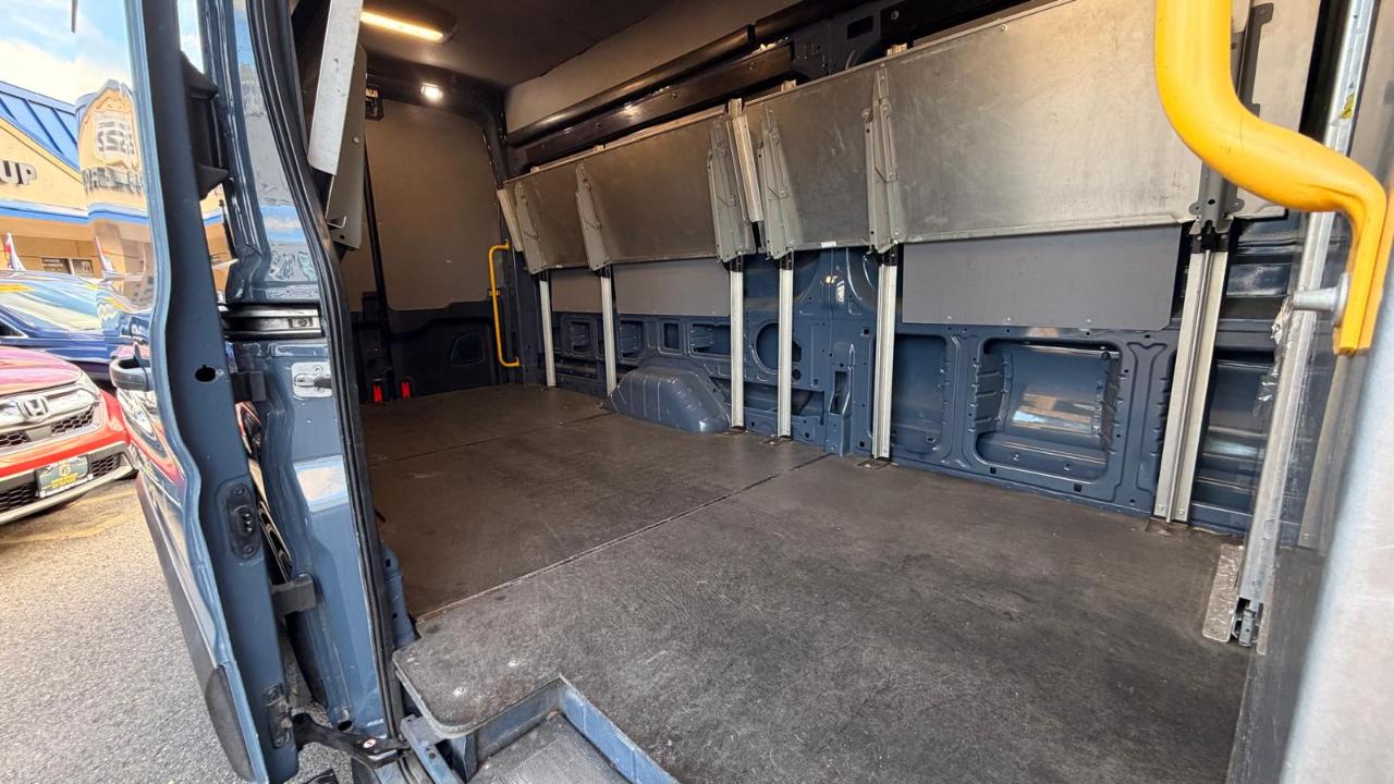 Ford Transit 250 Van High Roof w/Sliding Pass. 148-in. WB EL 2019