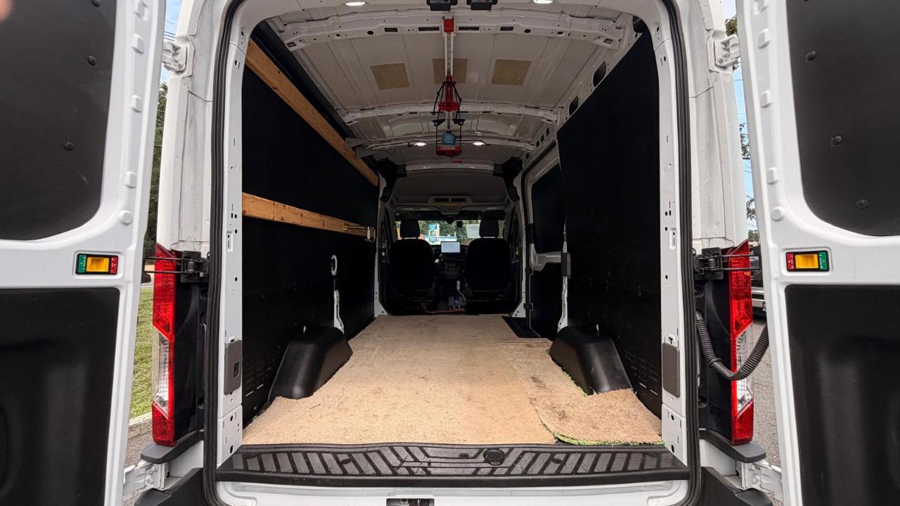 Ford Transit 250 Van 2023