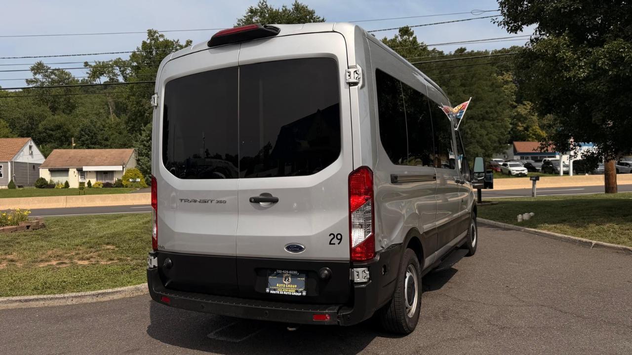 Ford Transit 350 Wagon Med. Roof XL w/Sliding Pass. 148-in. WB 2019