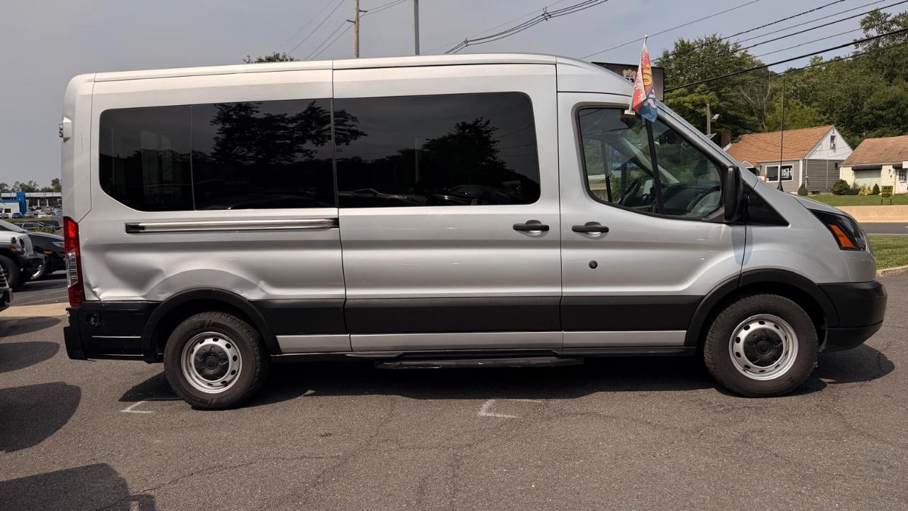 Ford Transit 350 Wagon Med. Roof XL w/Sliding Pass. 148-in. WB 2019