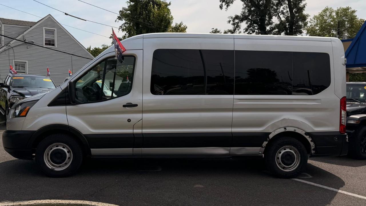 Ford Transit 350 Wagon Med. Roof XL w/Sliding Pass. 148-in. WB 2019
