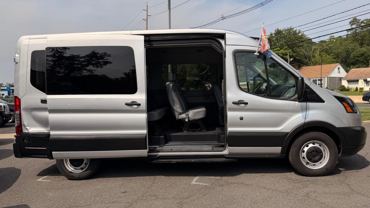Ford Transit 350 Wagon Med. Roof XL w/Sliding Pass. 148-in. WB 2019