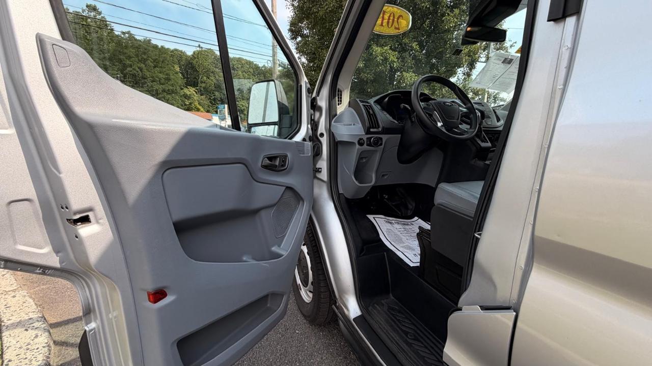 Ford Transit 350 Wagon Med. Roof XL w/Sliding Pass. 148-in. WB 2019
