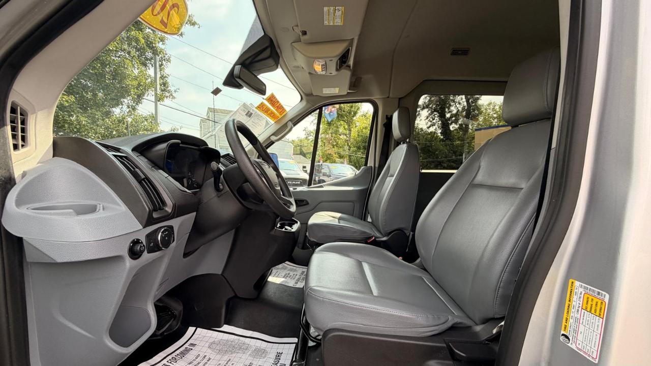 Ford Transit 350 Wagon Med. Roof XL w/Sliding Pass. 148-in. WB 2019