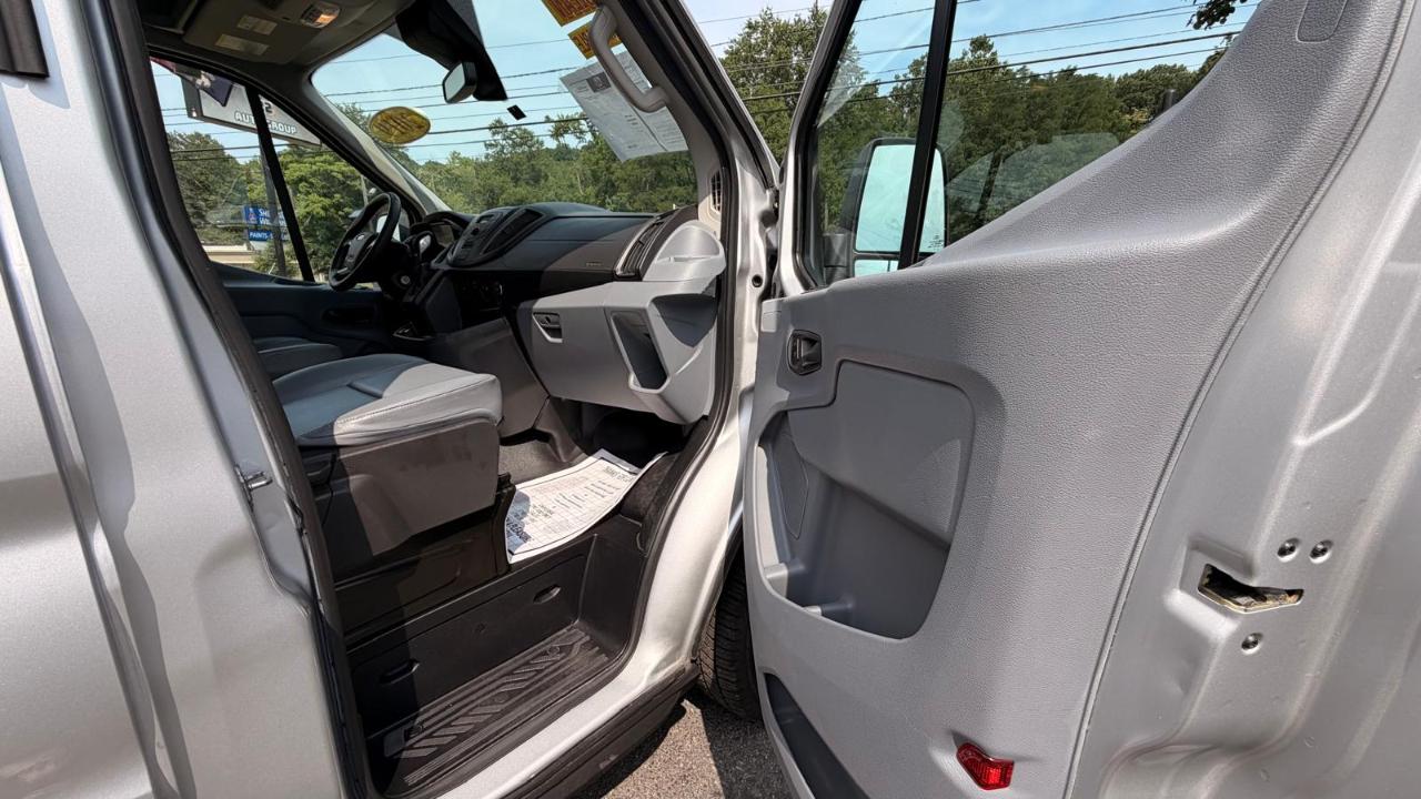 Ford Transit 350 Wagon Med. Roof XL w/Sliding Pass. 148-in. WB 2019