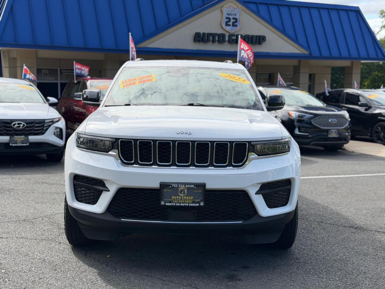 Jeep Grand Cherokee Laredo 4WD 2023