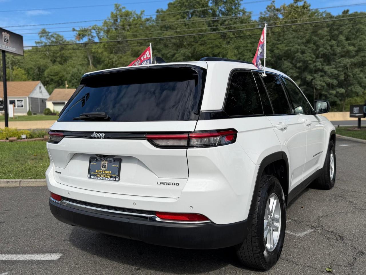 Jeep Grand Cherokee Laredo 4WD 2023